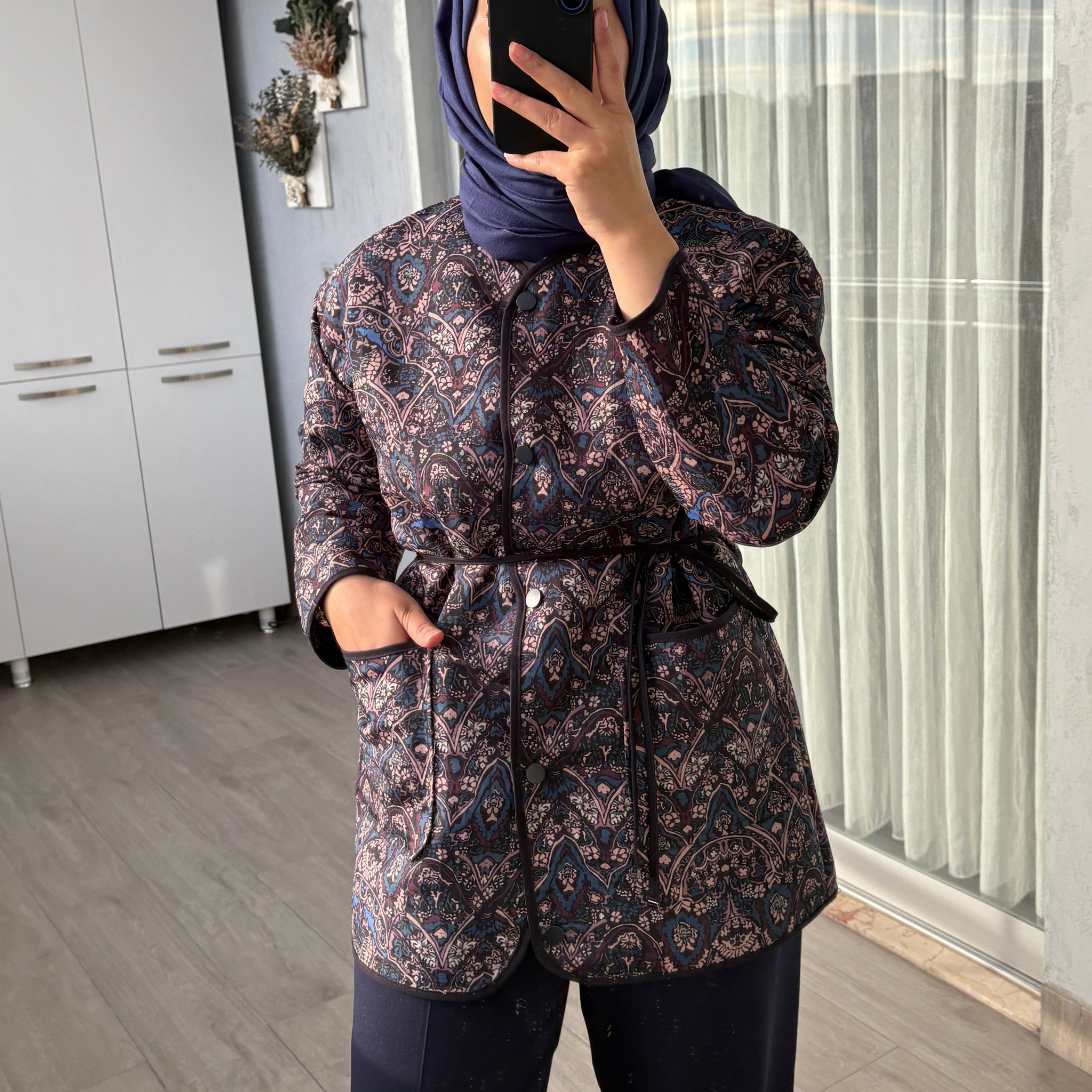 Desenli Kuşaklı Mevsimlik Ceket